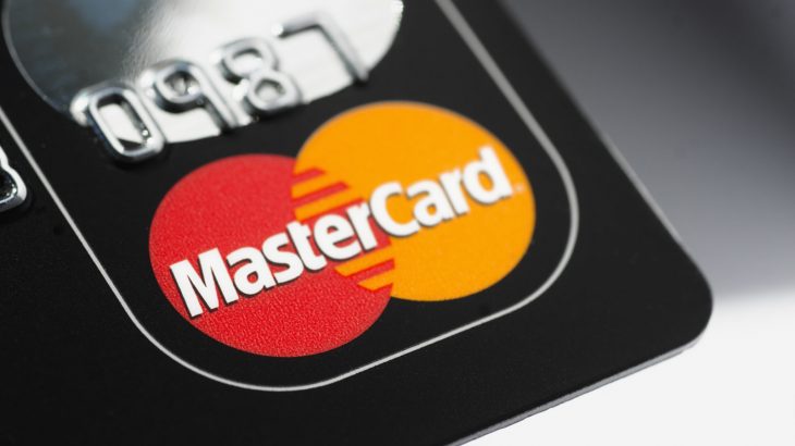 Mastercard largon nga përdorimi rripat magnetikë të kartave bankare
