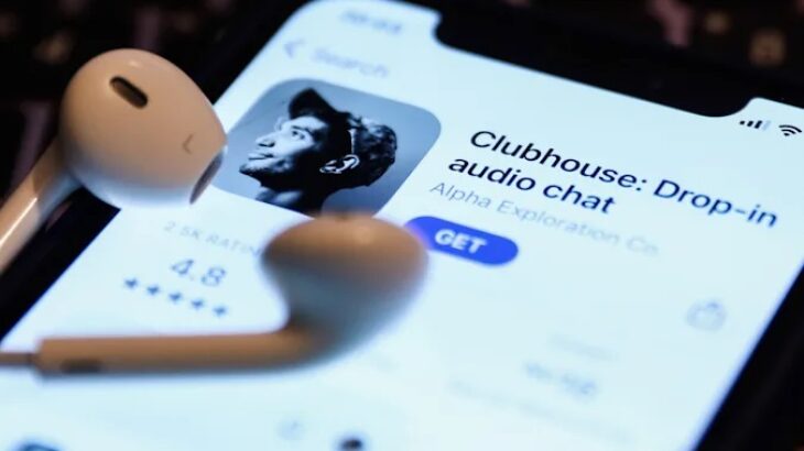 Rrjeti social audio Clubhouse shtohen bisedat me tekst